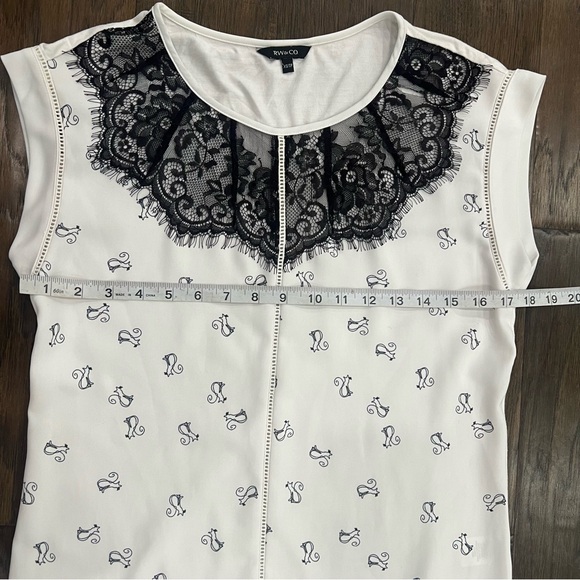 RW&CO. Sleeveless Top - Picture 10 of 11